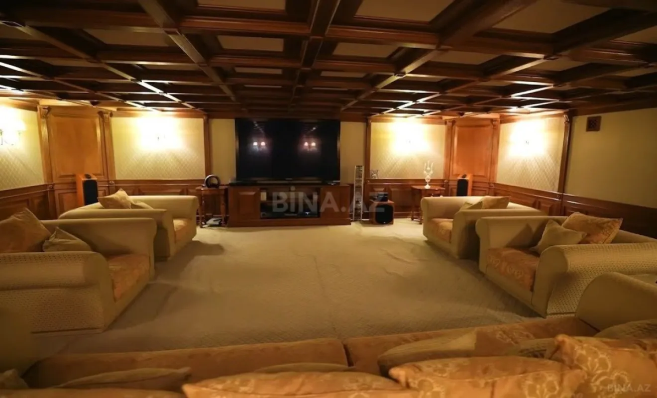 Satılır 12 otaqlı həyət evi 1600 m²