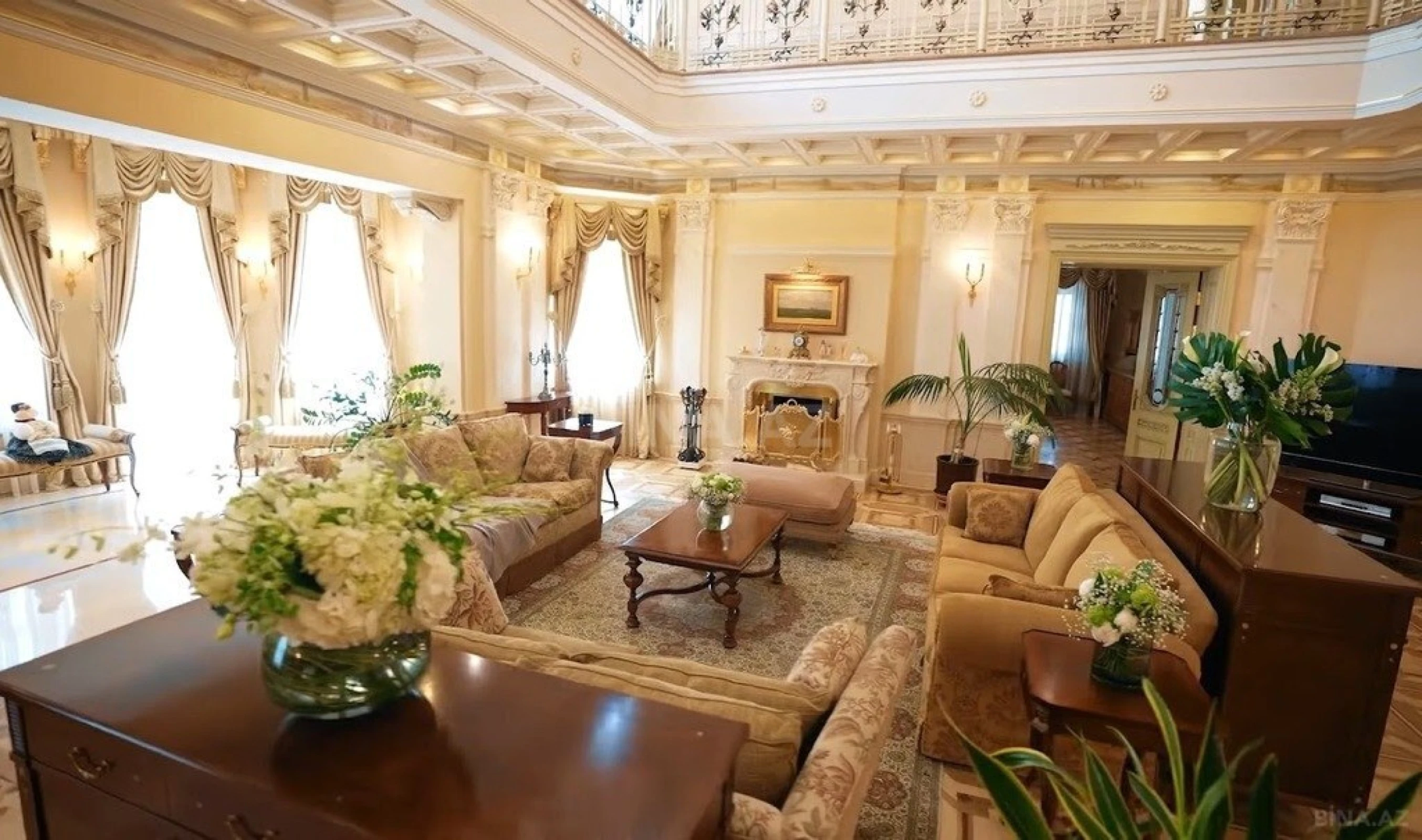 Satılır 12 otaqlı həyət evi 1600 m²