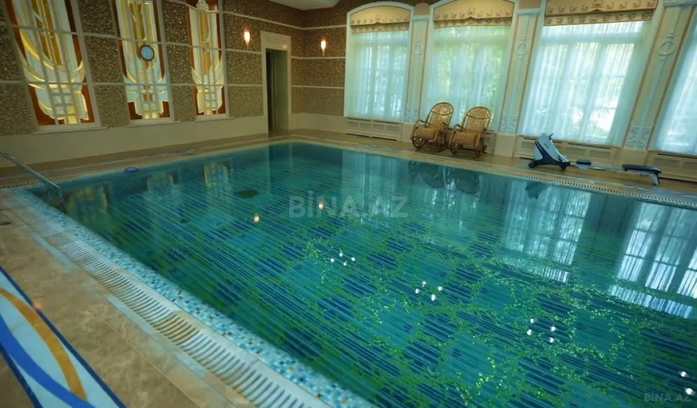 Satılır 12 otaqlı həyət evi 1600 m²