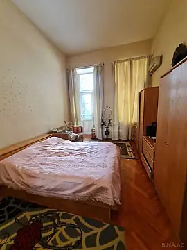 Satılır 4 otaqlı mənzil 165 m²