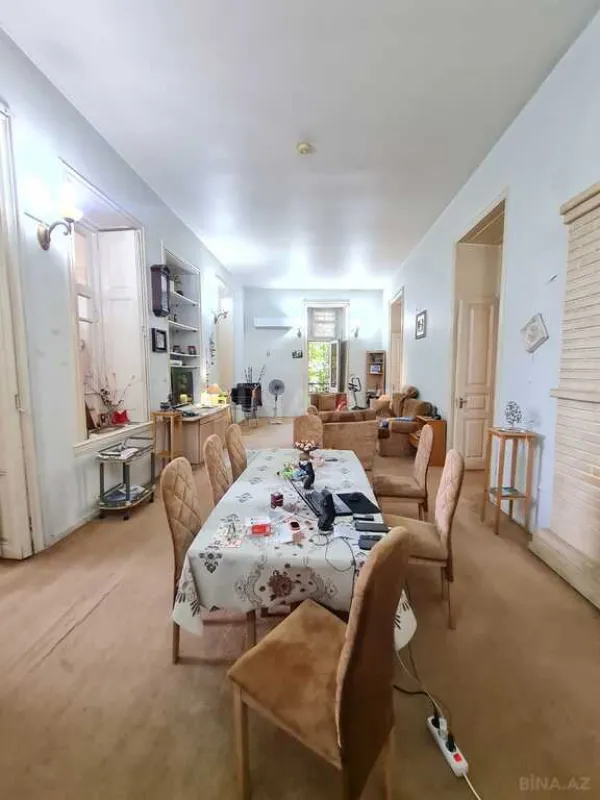 Satılır 4 otaqlı mənzil 165 m²