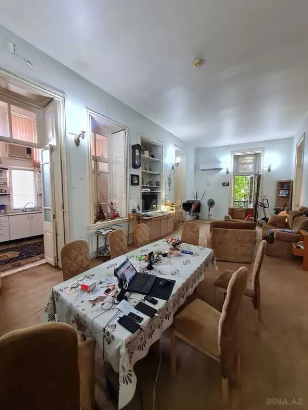Satılır 4 otaqlı mənzil 165 m²