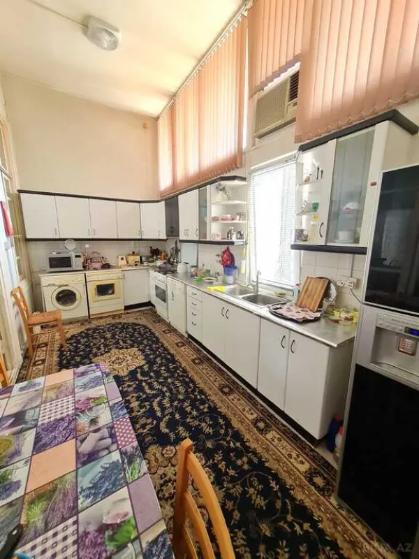 Satılır 4 otaqlı mənzil 165 m²