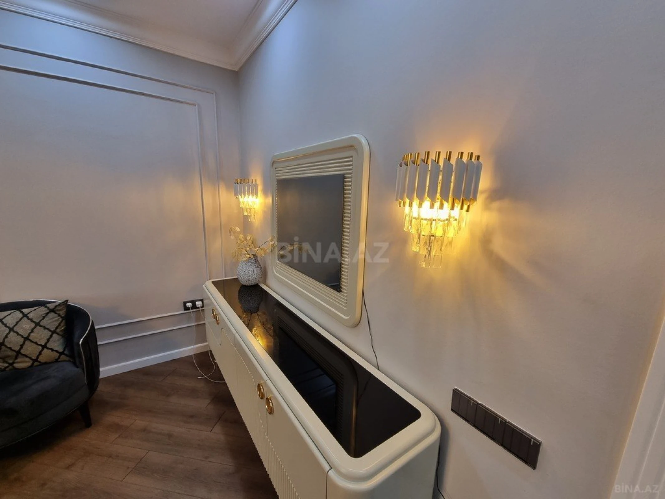Satılır 3 otaqlı mənzil 160 m²