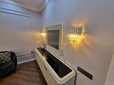 Satılır 3 otaqlı mənzil 160 m²