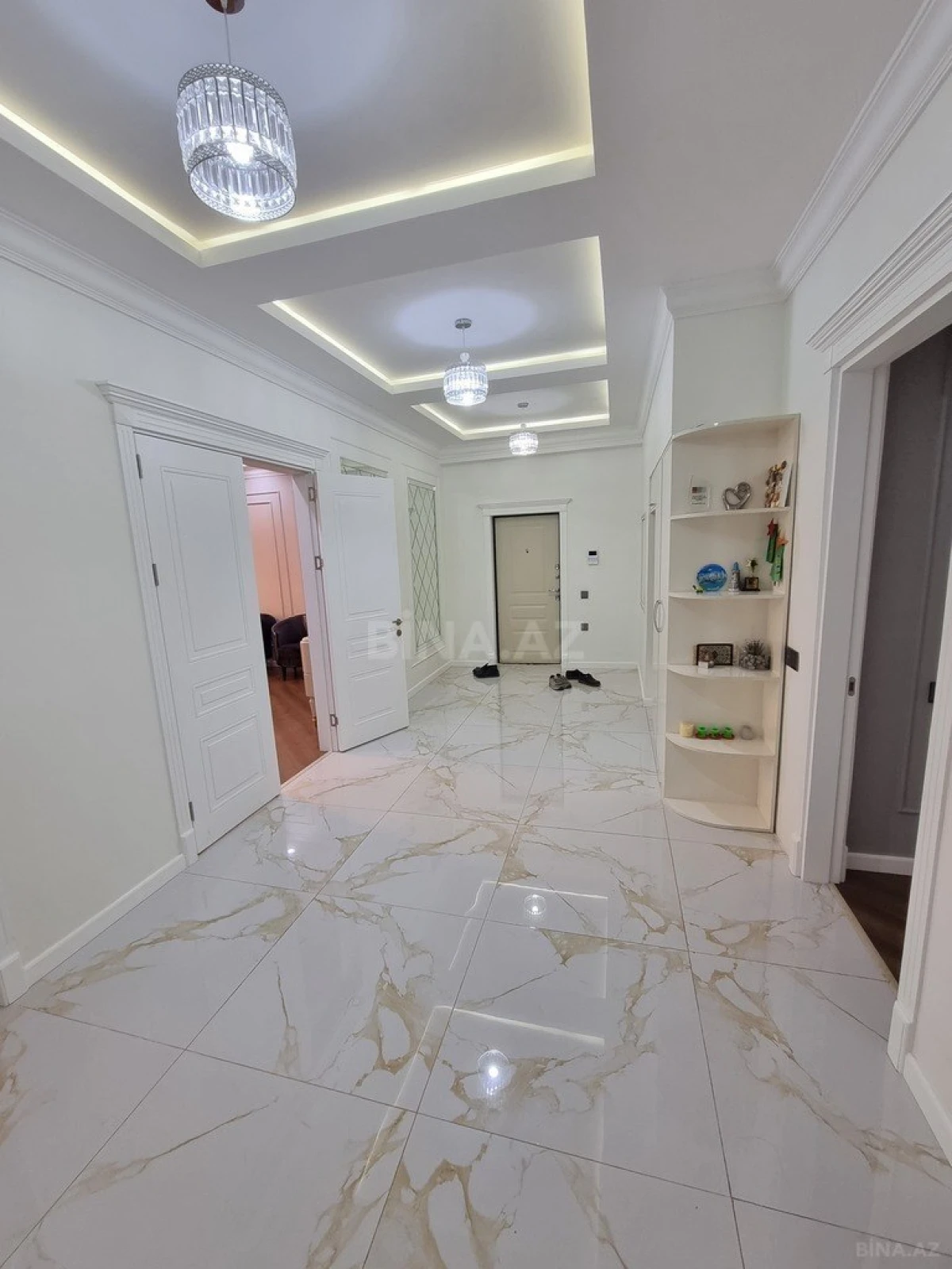 Satılır 3 otaqlı mənzil 160 m²