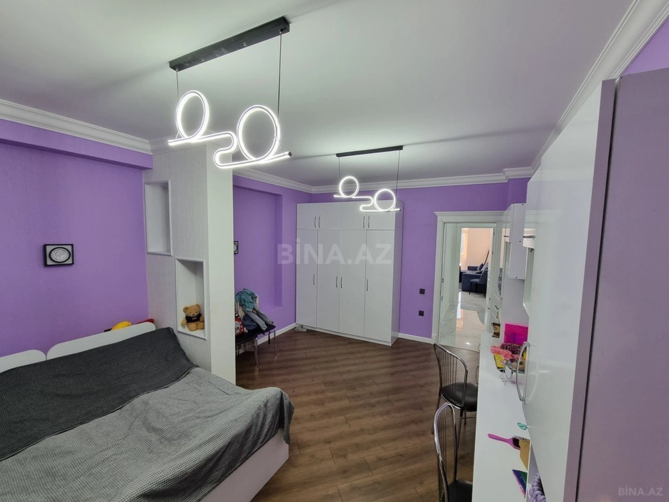 Satılır 3 otaqlı mənzil 160 m²