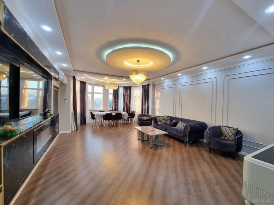Satılır 3 otaqlı mənzil 160 m²