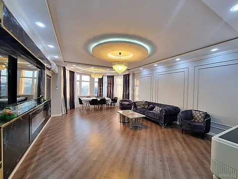 Satılır 3 otaqlı mənzil 160 m²