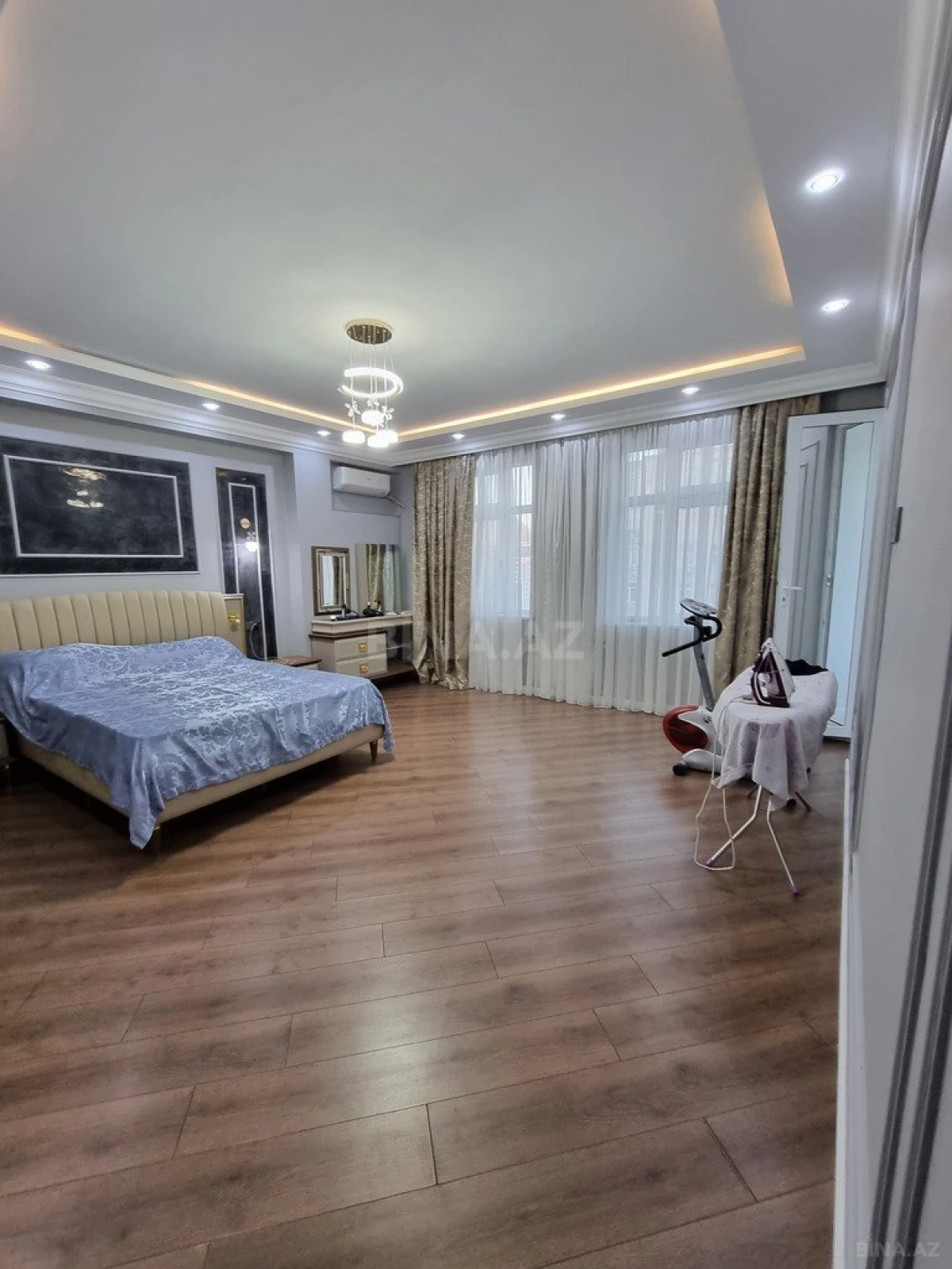 Satılır 3 otaqlı mənzil 160 m²