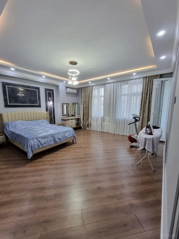 Satılır 3 otaqlı mənzil 160 m²