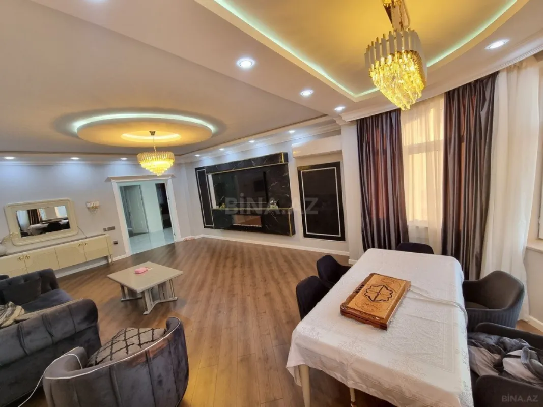 Satılır 3 otaqlı mənzil 160 m²