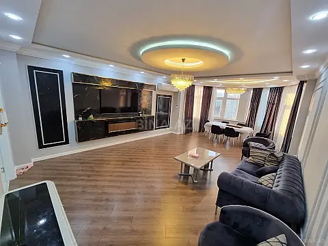 Satılır 3 otaqlı mənzil 160 m²