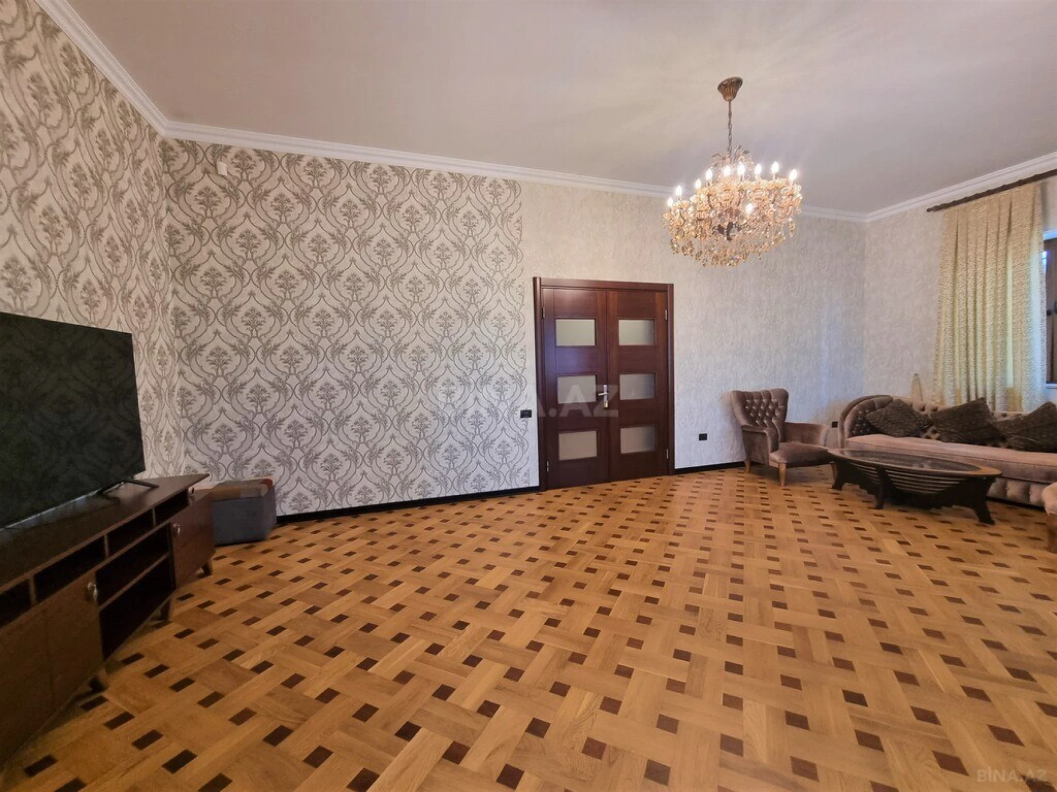 Satılır 8 otaqlı həyət evi 700 m²
