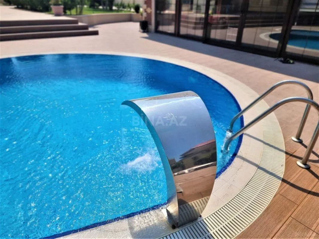 Satılır 8 otaqlı həyət evi 700 m²