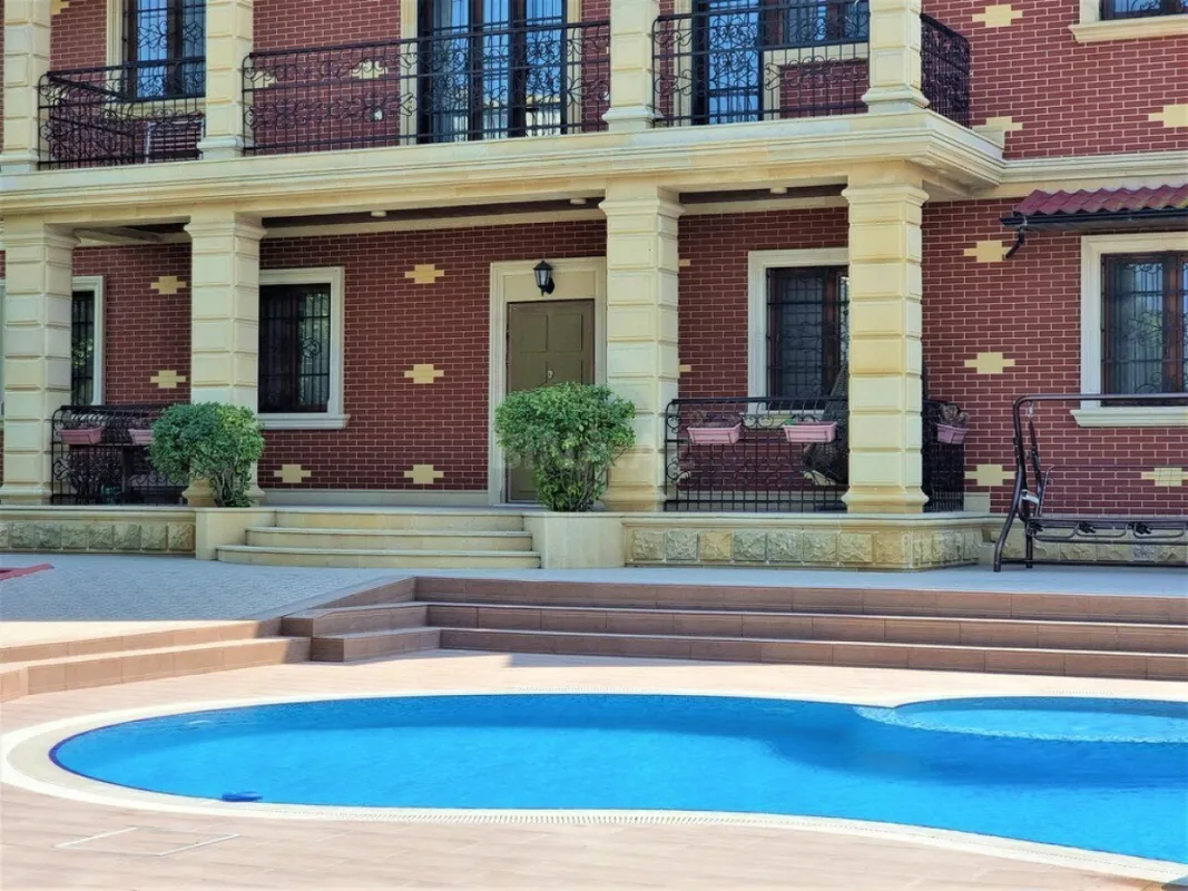 Satılır 8 otaqlı həyət evi 700 m²