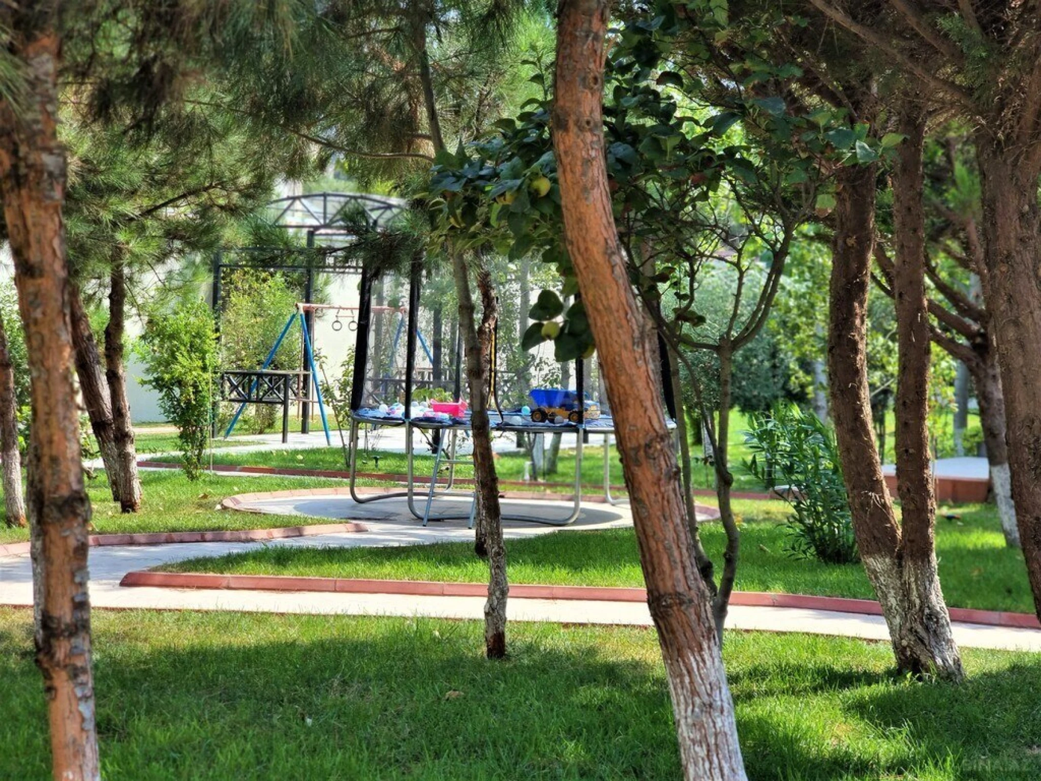 Satılır 8 otaqlı həyət evi 700 m²