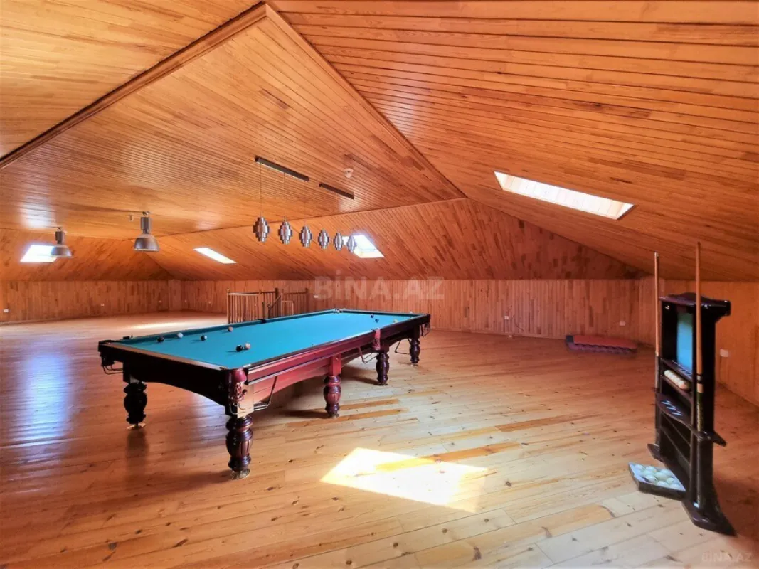 Satılır 8 otaqlı həyət evi 700 m²