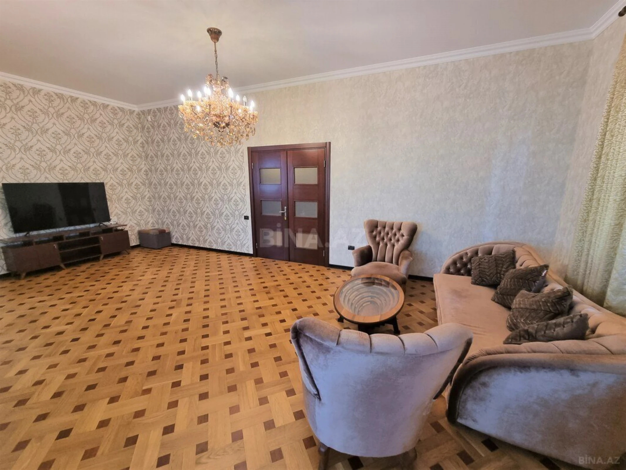 Satılır 8 otaqlı həyət evi 700 m²