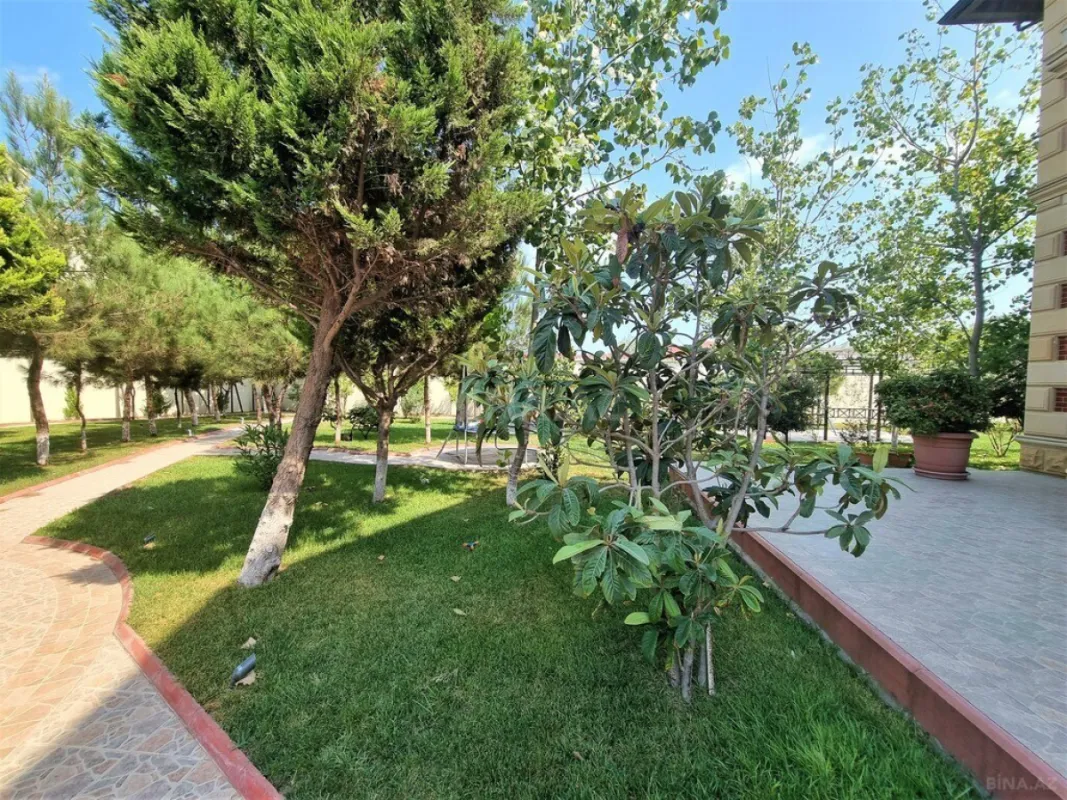Satılır 8 otaqlı həyət evi 700 m²