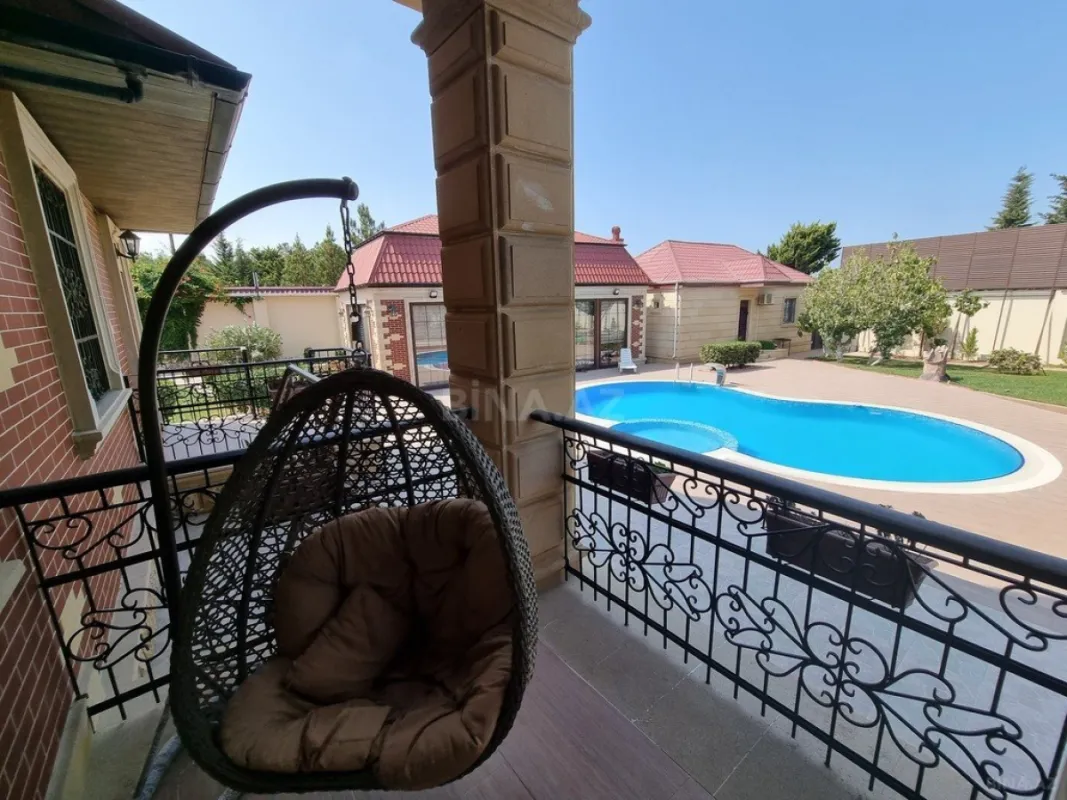 Satılır 8 otaqlı həyət evi 700 m²