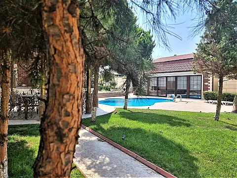Satılır 8 otaqlı həyət evi 700 m²
