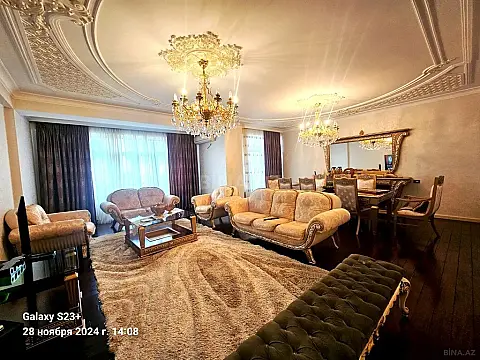 Satılır 4 otaqlı mənzil 242 m²