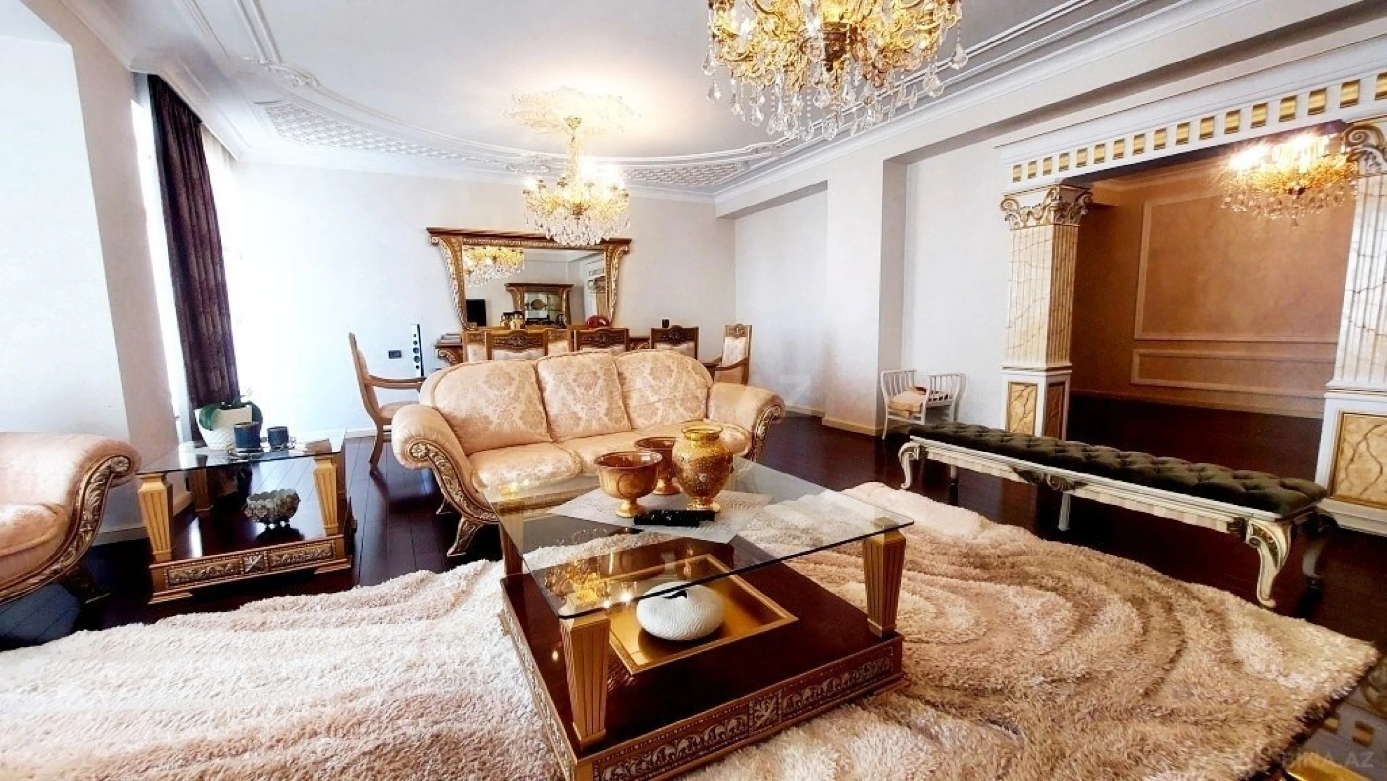 Satılır 4 otaqlı mənzil 242 m²