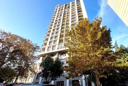 Satılır 4 otaqlı mənzil 242 m² — Bakı, İnşaatçılar 4 otaq 242.00 m²