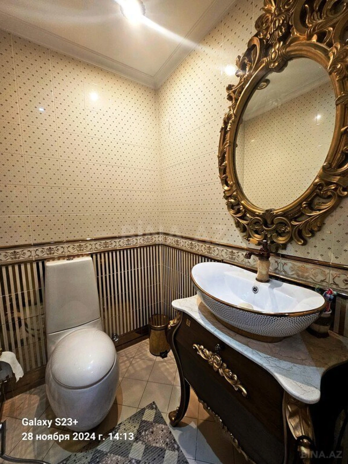 Satılır 4 otaqlı mənzil 242 m²