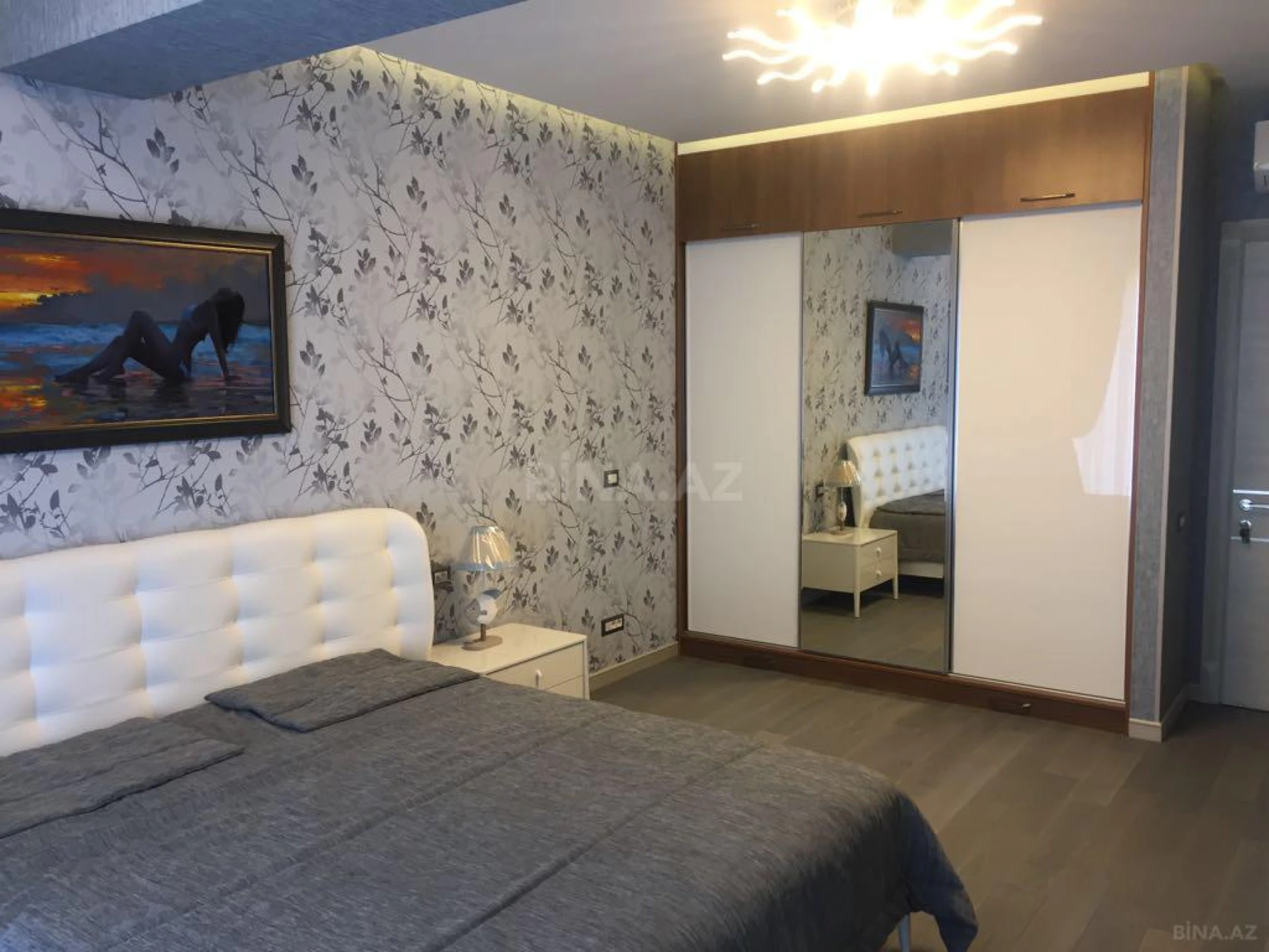 Satılır 4 otaqlı mənzil 181 m²