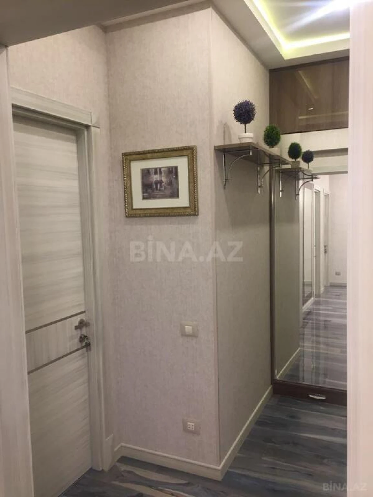 Satılır 4 otaqlı mənzil 181 m²