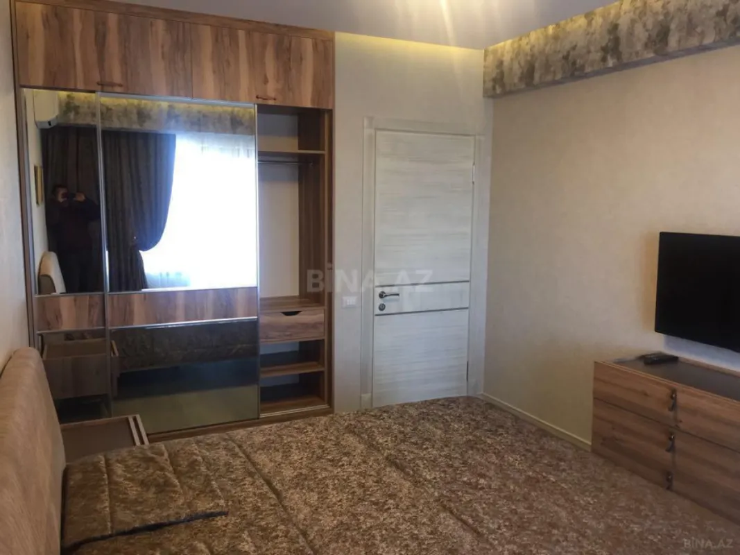 Satılır 4 otaqlı mənzil 181 m²