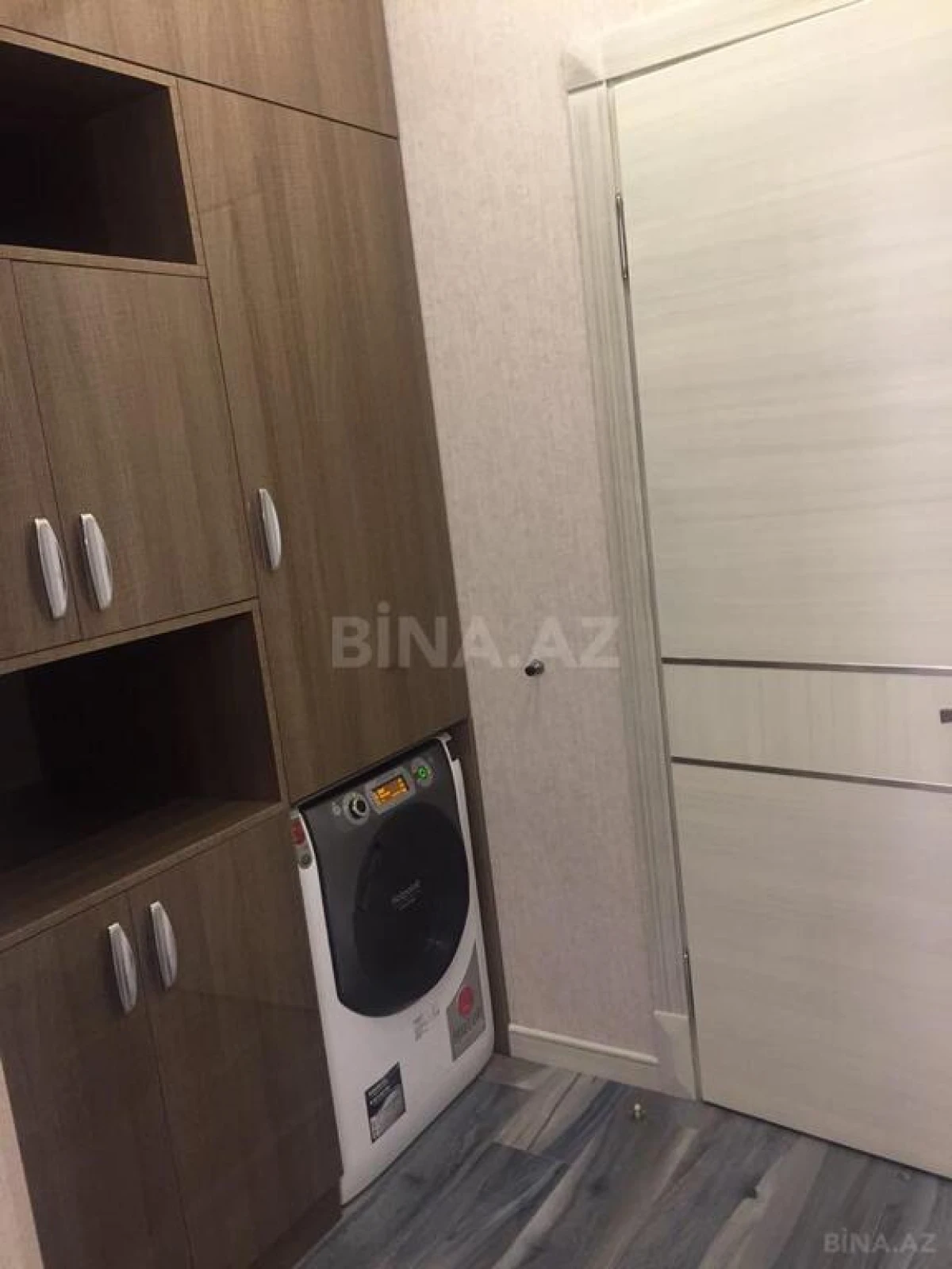 Satılır 4 otaqlı mənzil 181 m²