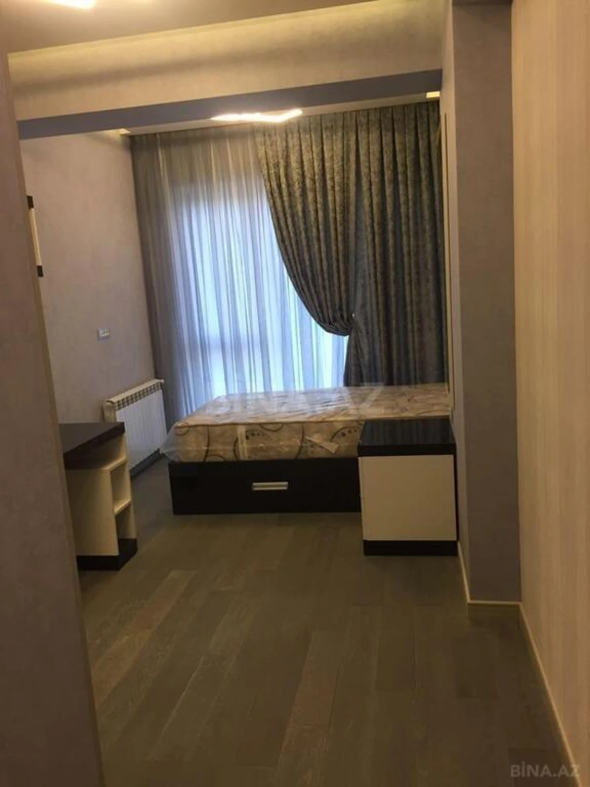 Satılır 4 otaqlı mənzil 181 m²