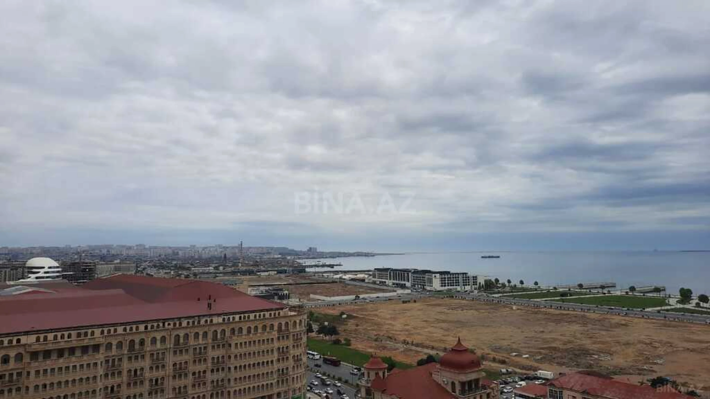 Satılır 4 otaqlı mənzil 181 m²