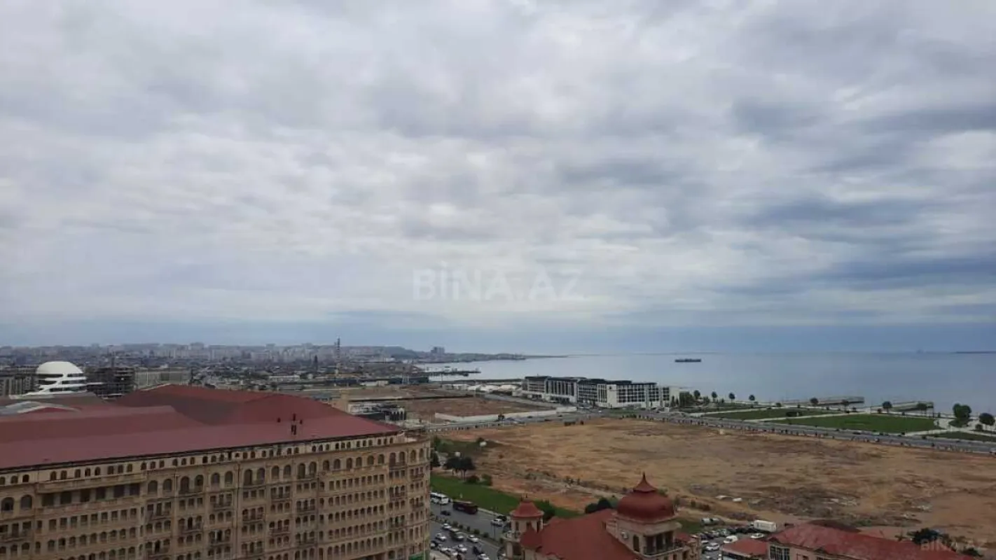 Satılır 4 otaqlı mənzil 181 m²