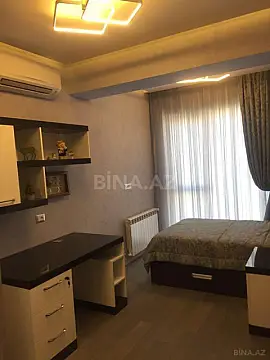 Satılır 4 otaqlı mənzil 181 m²