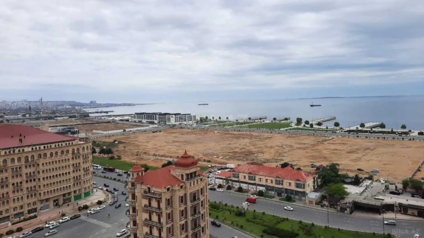 Satılır 4 otaqlı mənzil 181 m²