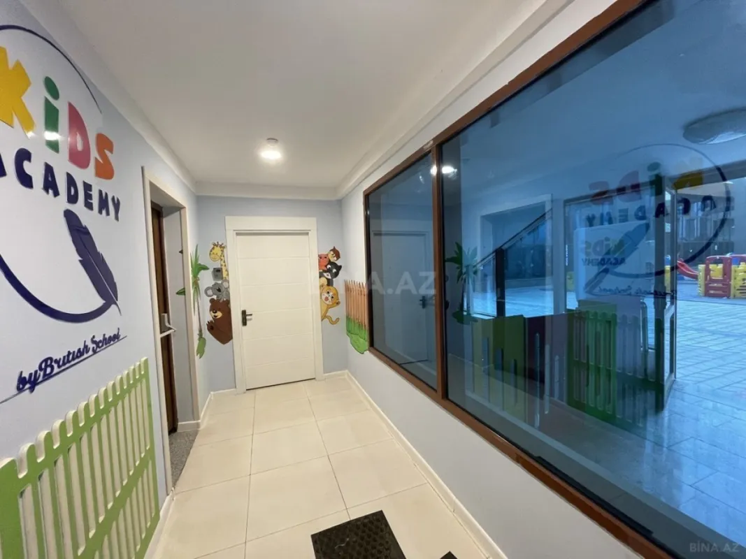 Satılır 4 otaqlı mənzil 181 m²