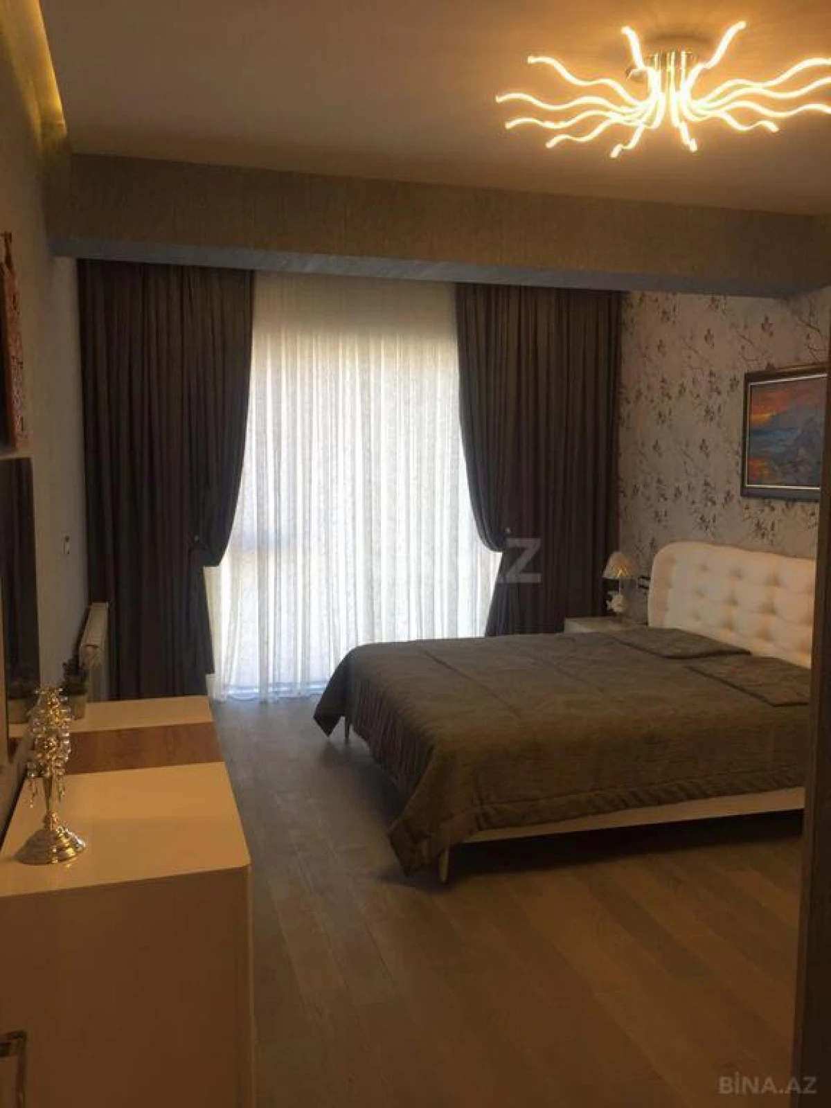 Satılır 4 otaqlı mənzil 181 m²