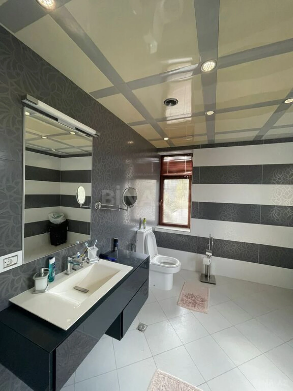 Kirayə verilir 7 otaqlı həyət evi 400 m²