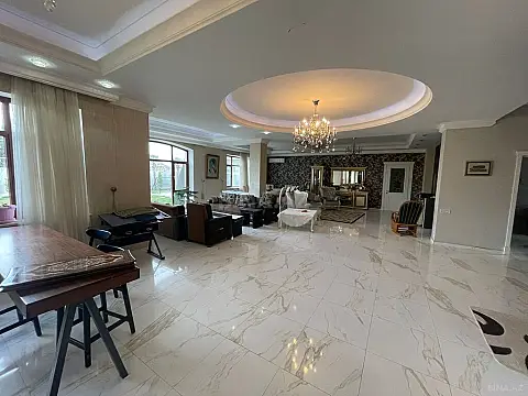 Kirayə verilir 7 otaqlı həyət evi 400 m²