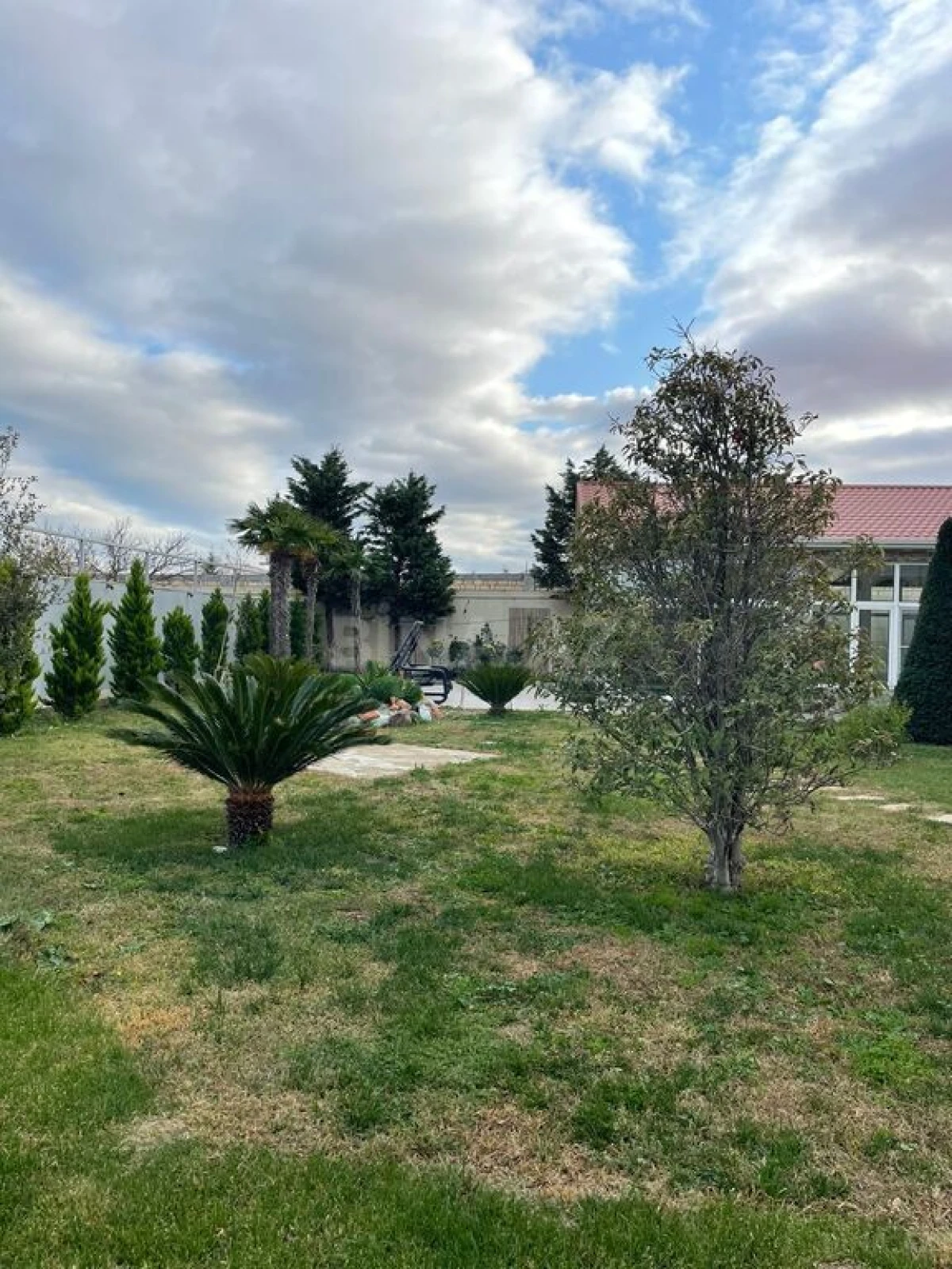 Kirayə verilir 7 otaqlı həyət evi 400 m²
