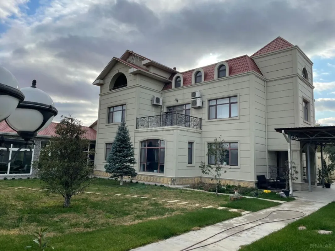 Kirayə verilir 7 otaqlı həyət evi 400 m²