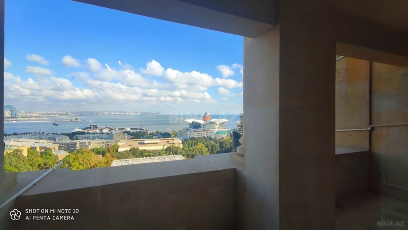 Satılır 3 otaqlı mənzil 125 m²