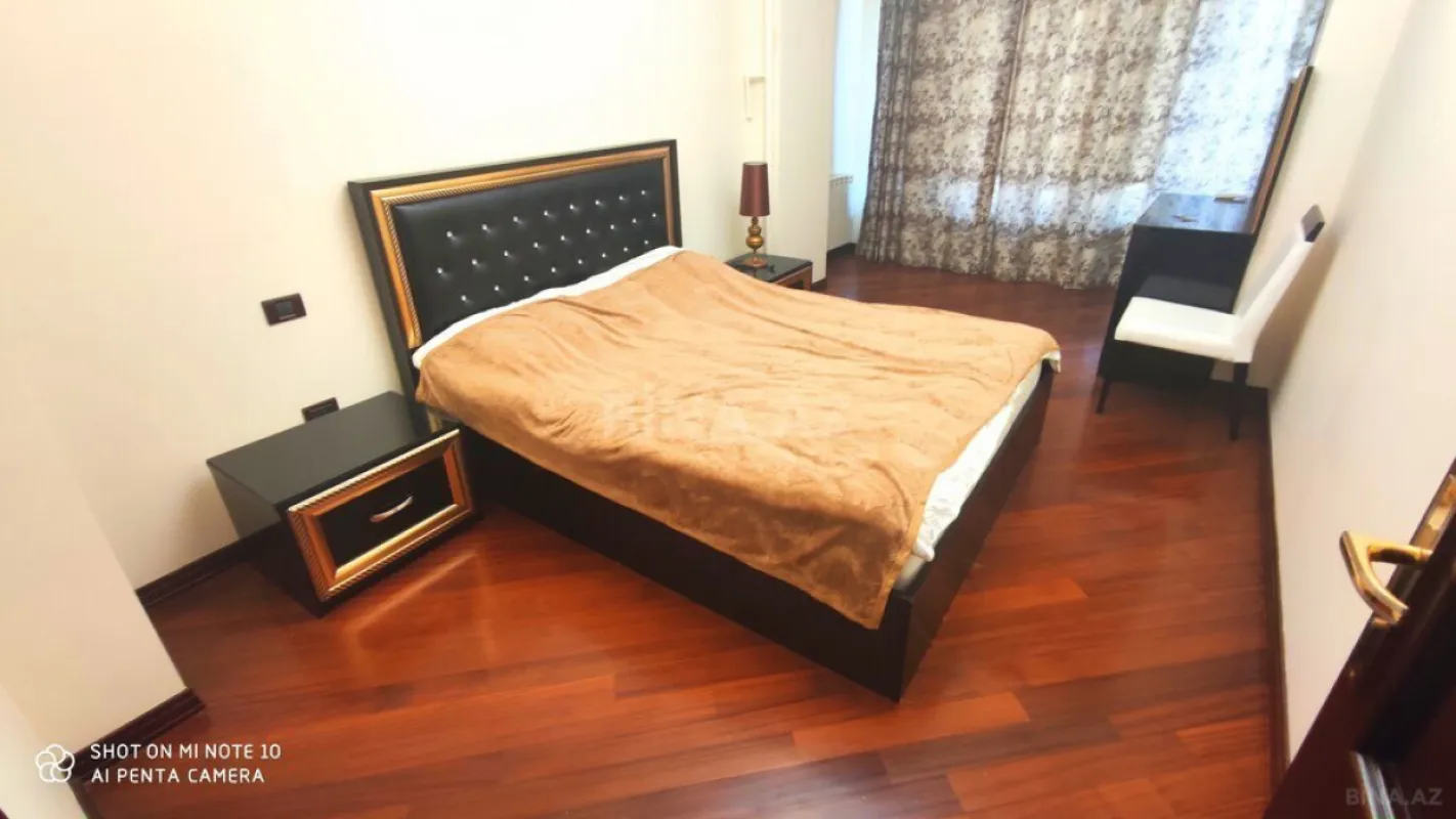 Satılır 3 otaqlı mənzil 125 m²