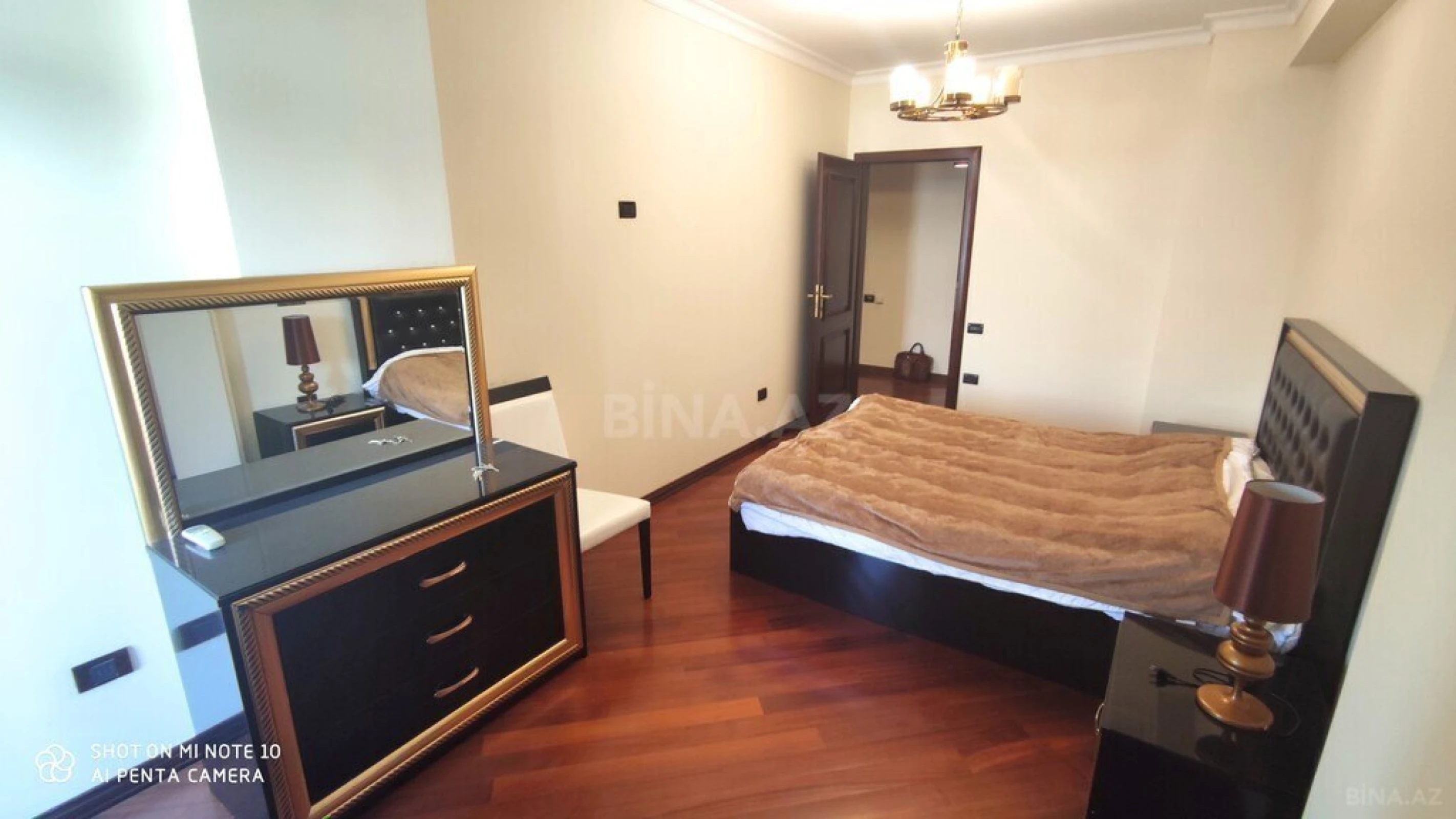 Satılır 3 otaqlı mənzil 125 m²
