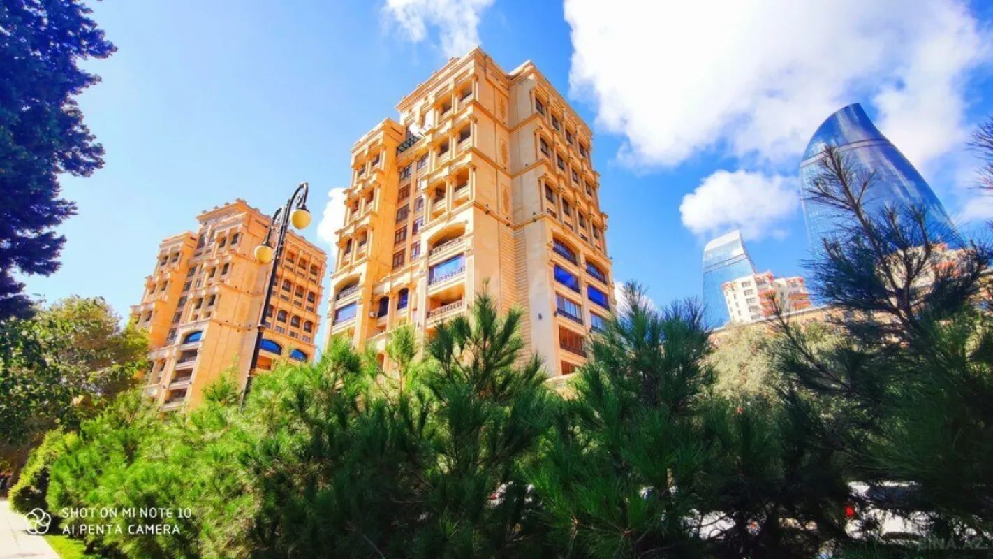 Satılır 3 otaqlı mənzil 125 m²