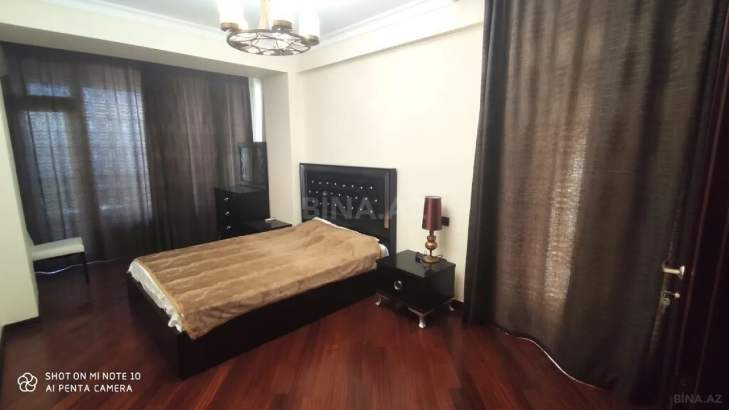 Satılır 3 otaqlı mənzil 125 m²